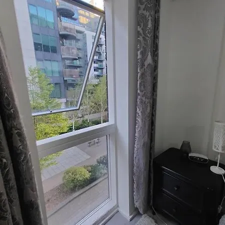 Canary Wharf Homestay London Exterior photo