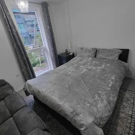 Canary Wharf Homestay London Exterior photo