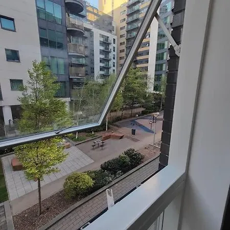 Canary Wharf Homestay London Exterior photo