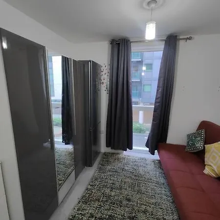 Canary Wharf Homestay London Exterior photo