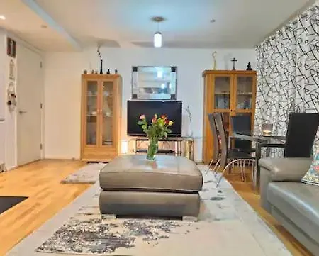 Canary Wharf Homestay London Exterior photo